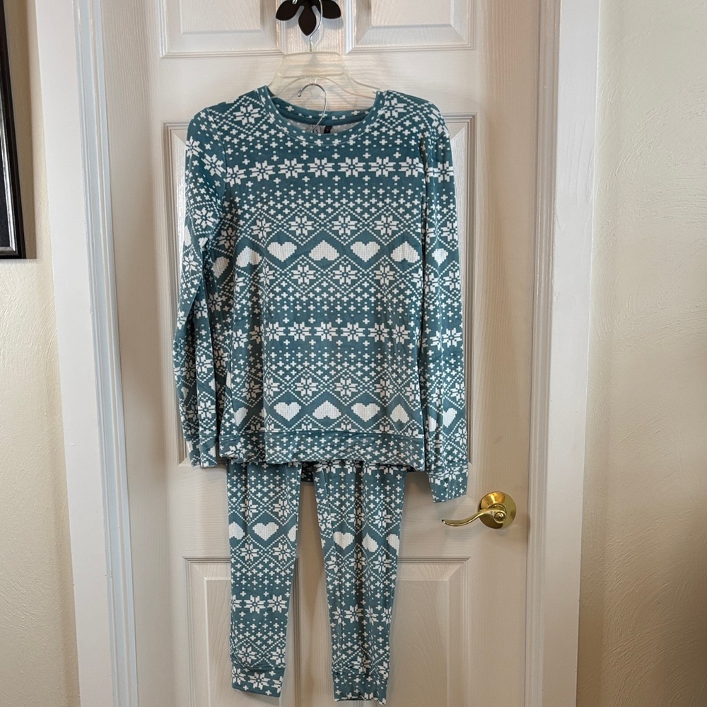 Jaclyn Intimates Teal and White Snowflake and Hearts Velour Pajama Set EUC Small